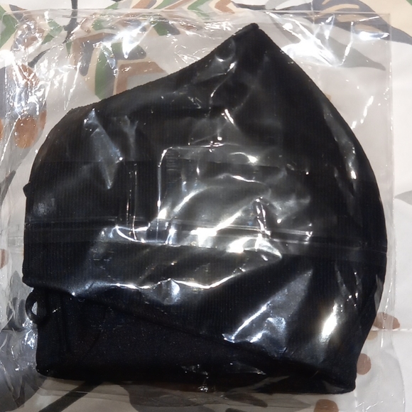 🥳Last chance: Louis Vuttion style fashion mask NWT - Picture 2 of 2